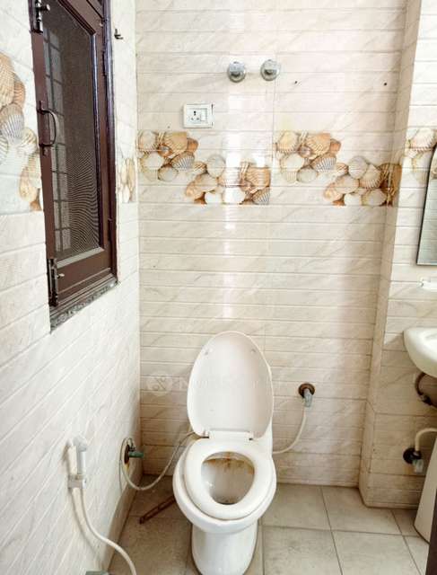 3 BHK Flat In Standalone Buildling  For Sale  In  Rajendra Nagar