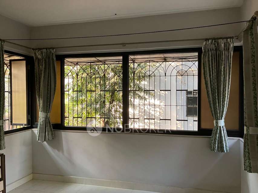 2 BHK Flat In Sahil Society For Sale  In Vile Parle East