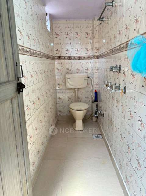 2 BHK Flat In West Gorakh Park For Sale  In Shahdara