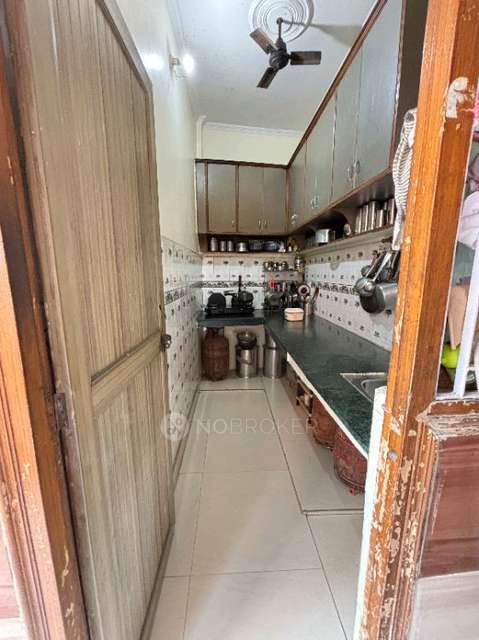 2 BHK Flat In West Gorakh Park For Sale  In Shahdara