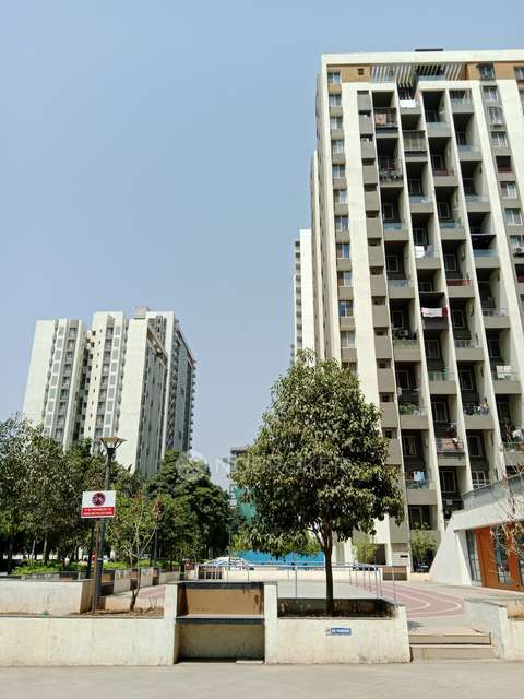 2 BHK Flat In Kolte Patil Little Earth For Sale  In Kiwale