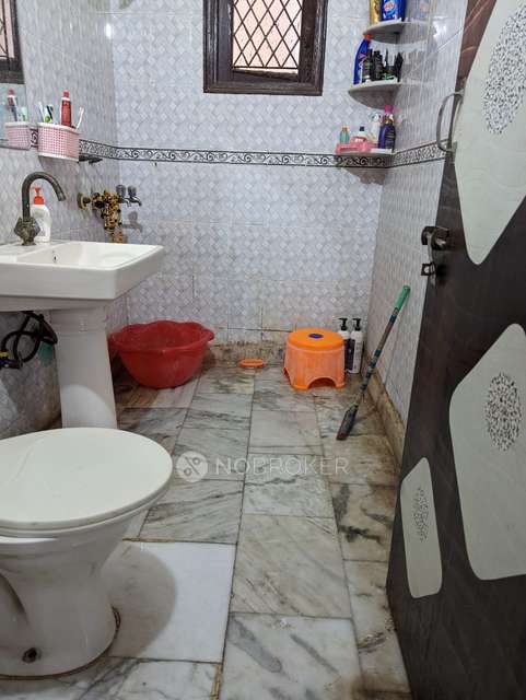 2 BHK Flat In Indraprastha Colony, Sector 32 For Sale  In Sector 32