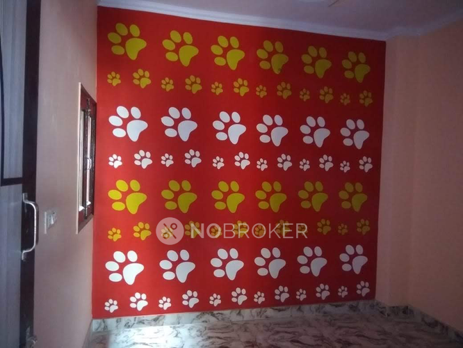 standalone building Mansarovar Park Rent WITHOUT BROKERAGE Semifurnished 2 BHK Rental Flat in