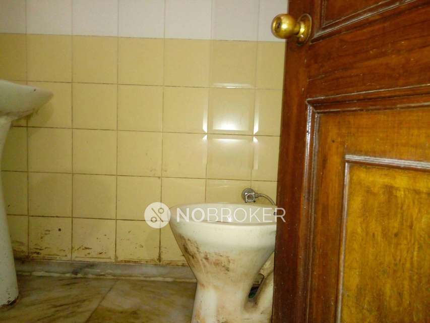 2 BHK Flat For Sale  In Janakpuri