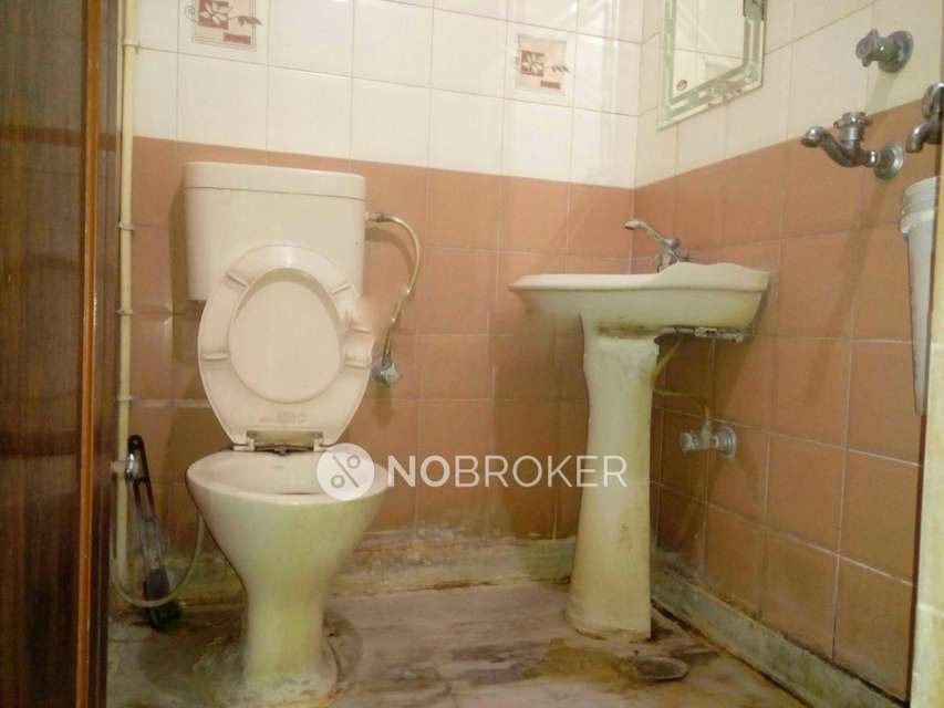 2 BHK Flat For Sale  In Janakpuri