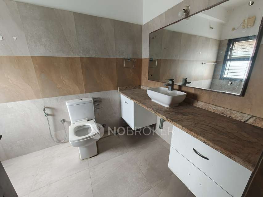 4+ BHK Flat In Standalone Building  For Sale  In Kothaguda