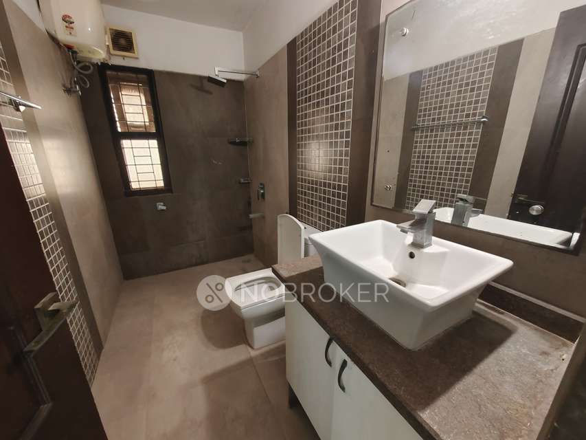 4+ BHK Flat In Standalone Building  For Sale  In Kothaguda