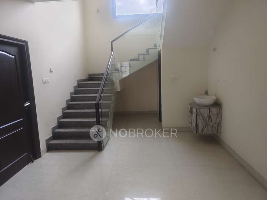4+ BHK Flat In Standalone Building  For Sale  In Kothaguda
