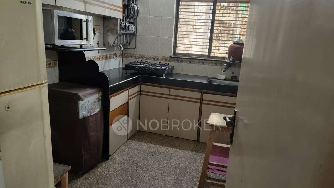 2 BHK Flat In Sky High Chs For Sale  In Kandivali West