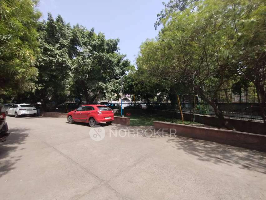 3 BHK Flat In  Supreme Enclave For Sale  In Mayur Vihar