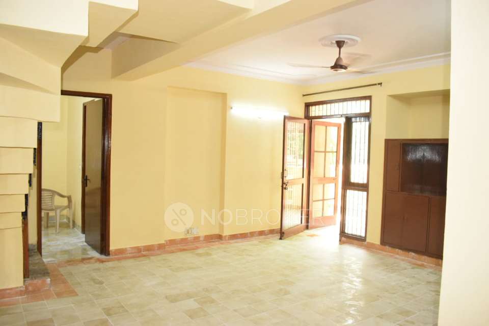 3 BHK Flat In  Supreme Enclave For Sale  In Mayur Vihar