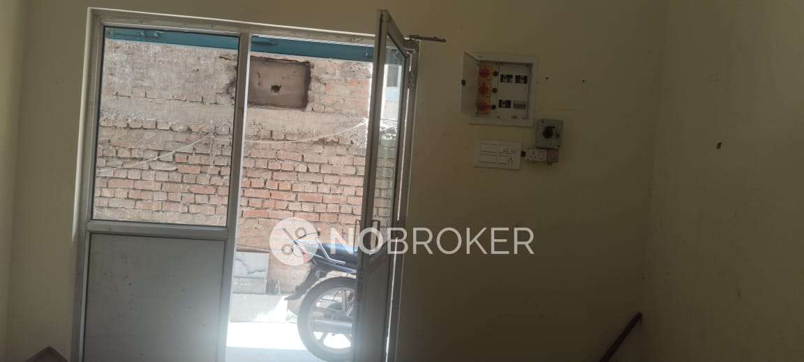 Shop in Ekkatuthangal, Chennai for Rent 