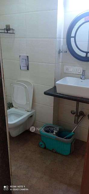 1 BHK Flat In Suvarna Building   For Sale  In  Santacruz West 