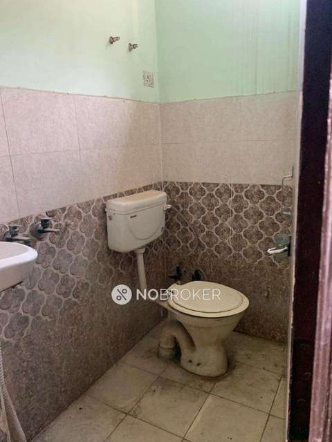 4 BHK Flat For Sale  In Mayur Vihar