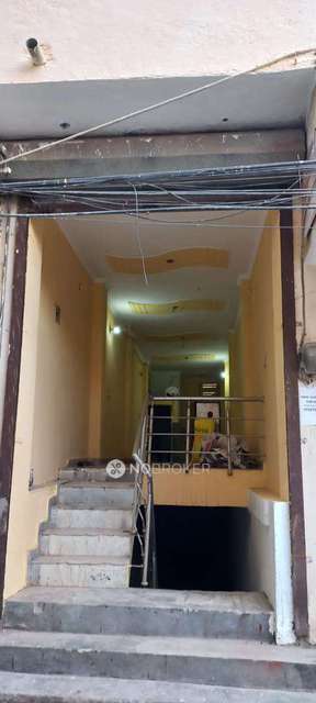 Shop in C- 8, Delhi for sale 