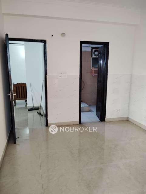 2 BHK Flat In Bulland Heights For Sale  In Crossings Republik