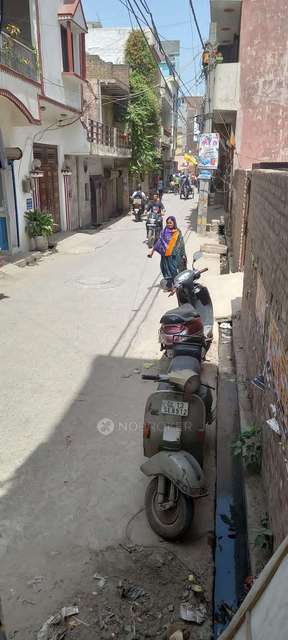 Shop in Khazoori Khas, Delhi for Rent 