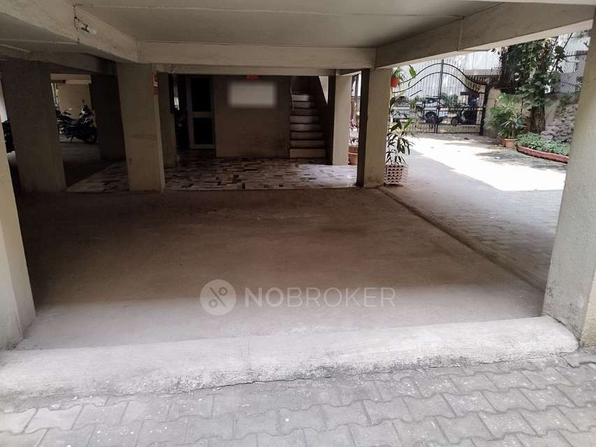 2 BHK Flat In Yak & Yeti Apartments,  For Sale  In Bund Garden Road