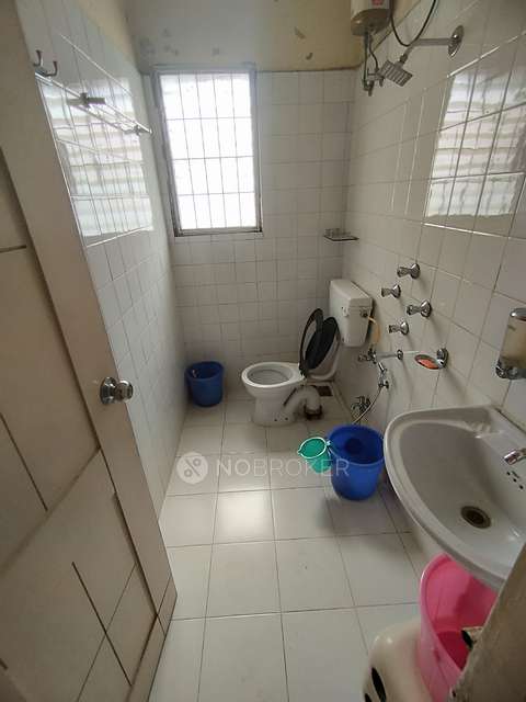 2 BHK Flat In Yak & Yeti Apartments,  For Sale  In Bund Garden Road