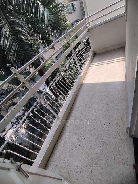 2 BHK Flat In Yak & Yeti Apartments,  For Sale  In Bund Garden Road