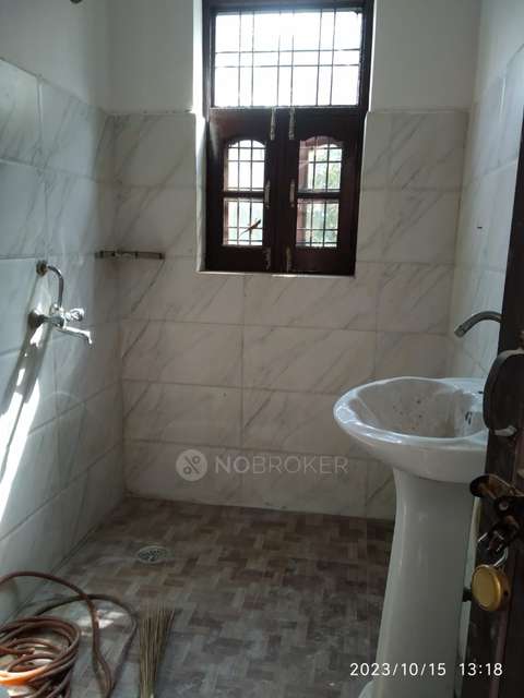 4+ BHK Flat For Sale  In Sector 23