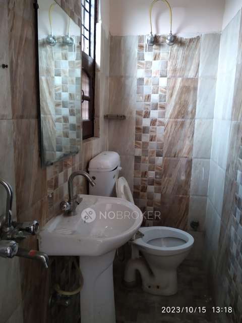 4+ BHK Flat For Sale  In Sector 23