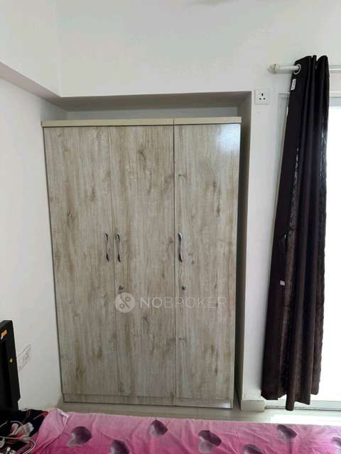 2 BHK Flat In Mantra Insignia for Rent  In Mundhwa