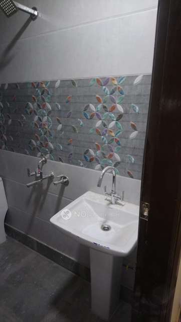 2 BHK Flat In Sri Laxmi Apartment For Sale  In Palam