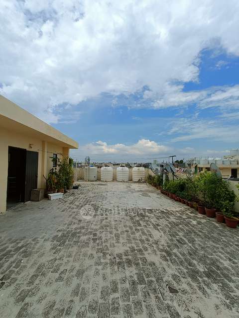 3 BHK Flat In Gayatri Apartment  For Sale  In Sadh Nagar Ii, Palam