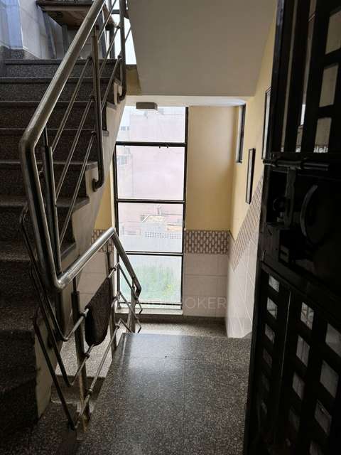 2 BHK Flat In Standalone Building  For Sale  In Janakpuri