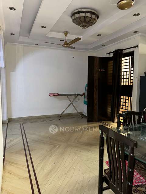 2 BHK Flat In Standalone Building  For Sale  In Janakpuri