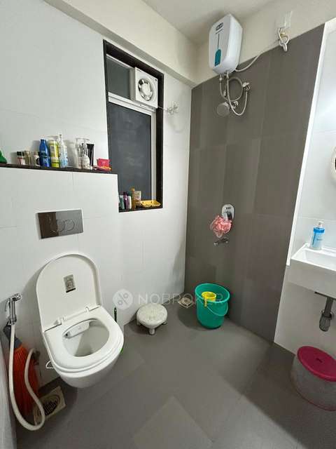 2 BHK Flat In Godrej Tranquil For Sale  In Kandivali East