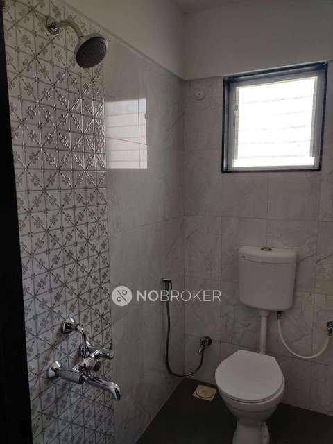 2 BHK Flat In Sapphire Towers  For Sale  In Charholi Budruk