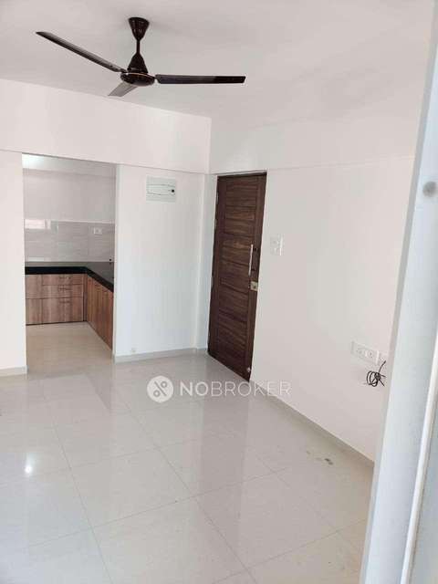 2 BHK Flat In Sapphire Towers  For Sale  In Charholi Budruk