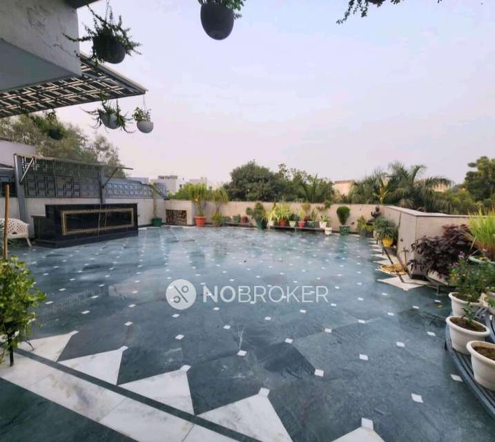 4+ BHK Flat In Standalone Building  For Sale  In Punjabi Bagh