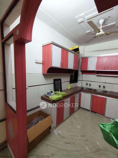 3 BHK Flat In Standalone Building  For Sale  In Pitam Pura