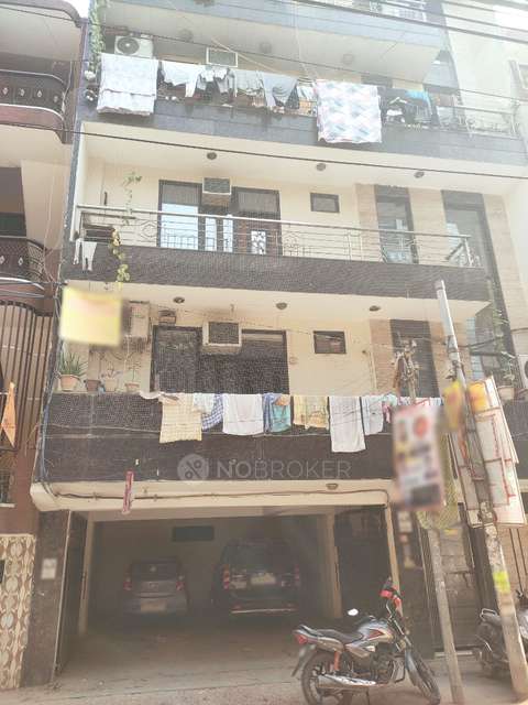 3 BHK Flat In Standalone Building  For Sale  In Pitam Pura