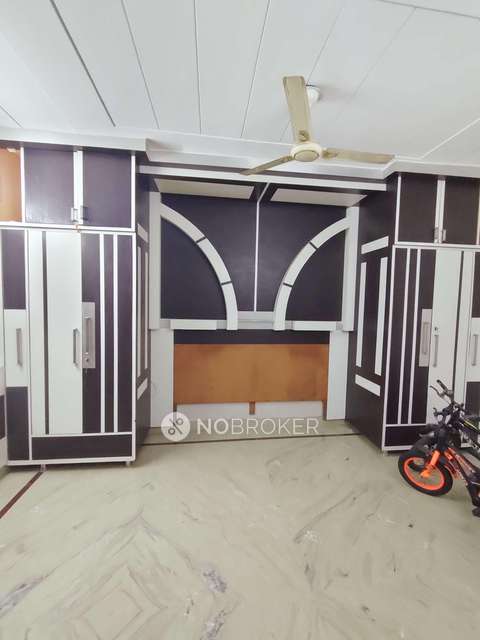 3 BHK Flat In Standalone Building  For Sale  In Pitam Pura