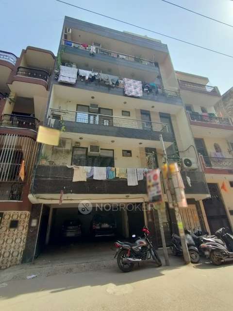 3 BHK Flat In Standalone Building  For Sale  In Pitam Pura
