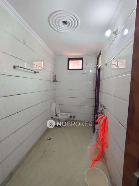3 BHK Flat In Standalone Building  For Sale  In Pitam Pura