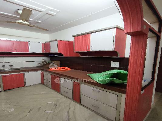 3 BHK Flat In Standalone Building  For Sale  In Pitam Pura