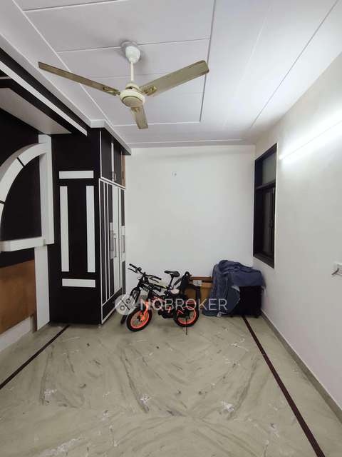 3 BHK Flat In Standalone Building  For Sale  In Pitam Pura