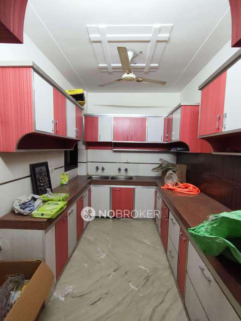 3 BHK Flat In Standalone Building  For Sale  In Pitam Pura