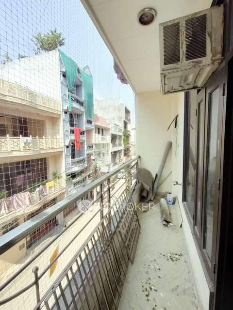 3 BHK Flat In Standalone Building  For Sale  In Pitam Pura
