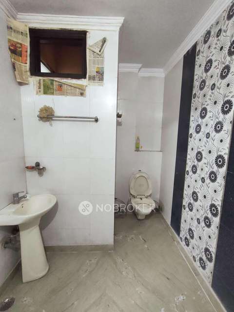 3 BHK Flat In Standalone Building  For Sale  In Pitam Pura