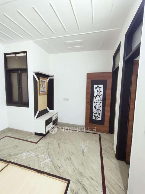 3 BHK Flat In Standalone Building  For Sale  In Pitam Pura
