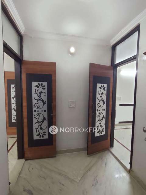 3 BHK Flat In Standalone Building  For Sale  In Pitam Pura