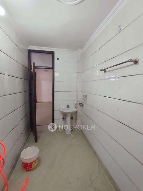 3 BHK Flat In Standalone Building  For Sale  In Pitam Pura