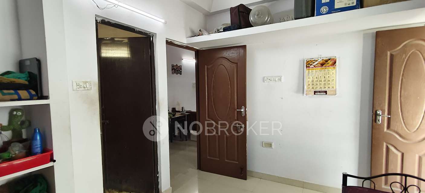 2 BHK Flat In Sai Krishna Flats, Medavakkam For Sale  In Medavakkam