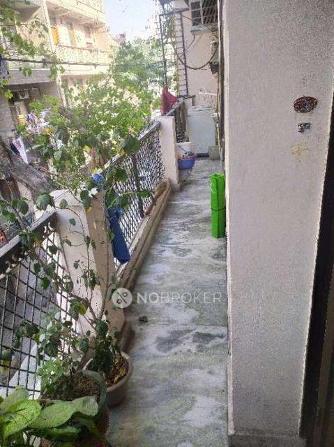 2 BHK Flat In Standalone Building  For Sale  In Patparganj